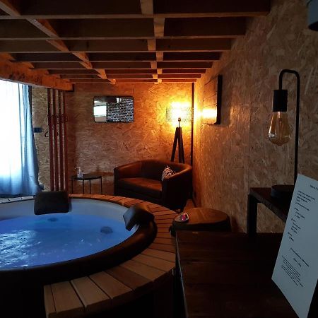 Au Soleil Vert - Chambre De Charme Avec Spa Et Sauna Prives Zeggers-Cappel エクステリア 写真